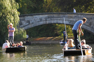 Go Punting in Oxford with Chiltern Railways