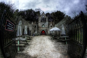 Flock to the Hellfire caves in High Wycombe with Chiltern Railways