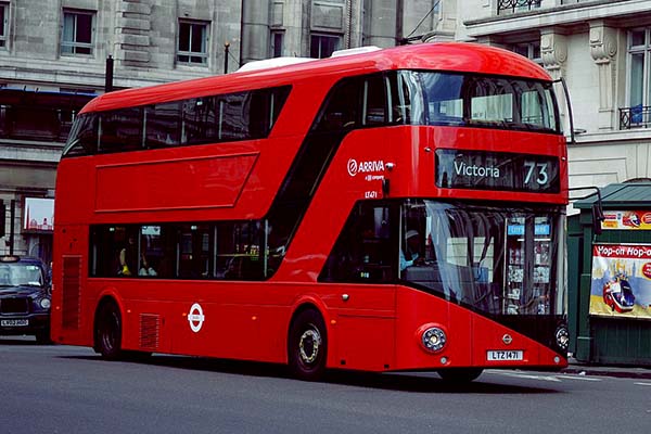 Catch the bus to a Chiltern Railways train station