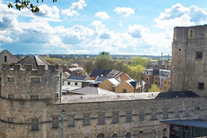 Flock to Oxford Castle and Prison with Chiltern Railways